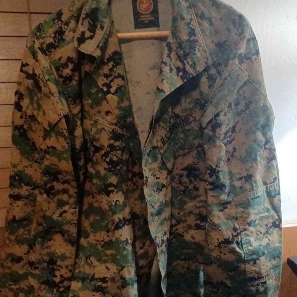 Men's camo button down